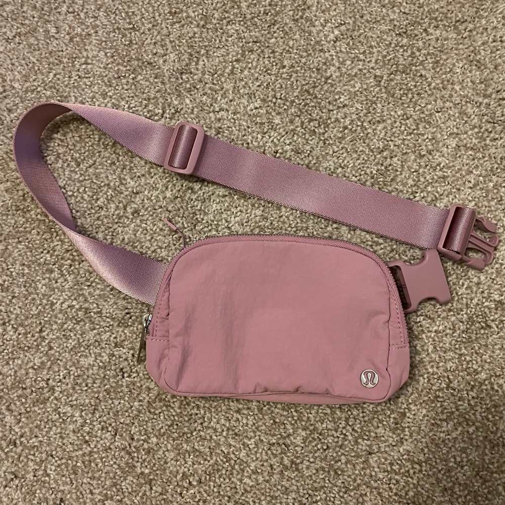 Lululemon Everywhere Belt Bag Pink